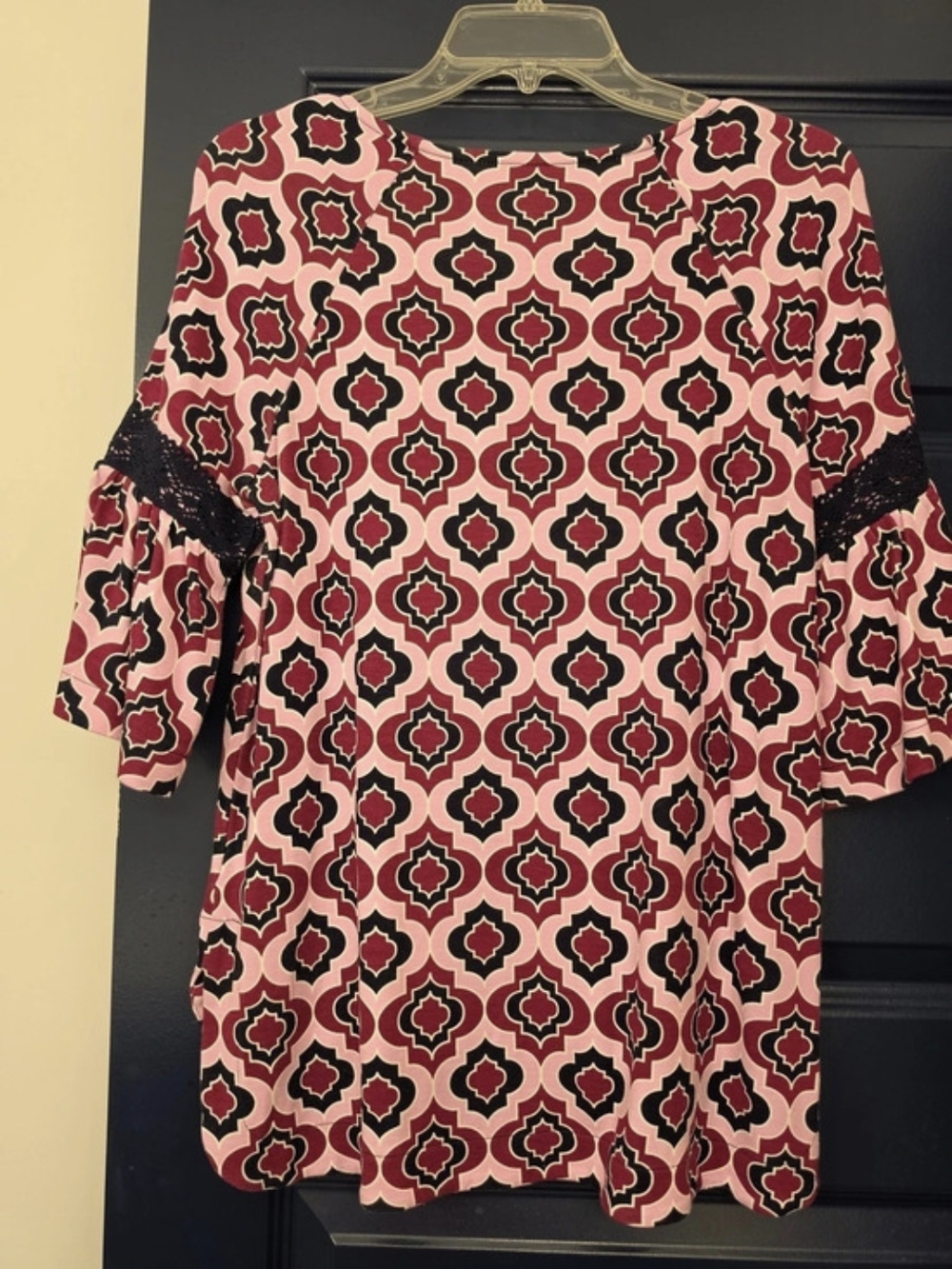 Crown & Ivy Petite Geometric Blouse in Pink & Black Size Medium